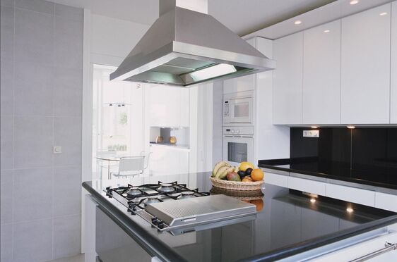 Кухня в стиле хайтек – современный дизайн и непревзойденное удобство