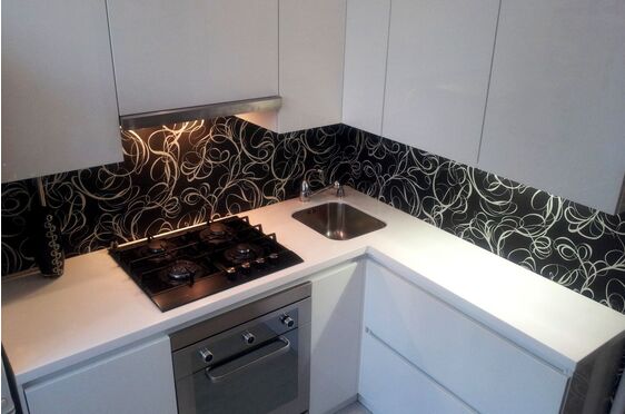 Изысканная коралловая кухня в интерьере